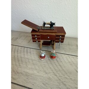 Singer Vintage Mini Sewing Machine Wood Miniature Doll House 1992
